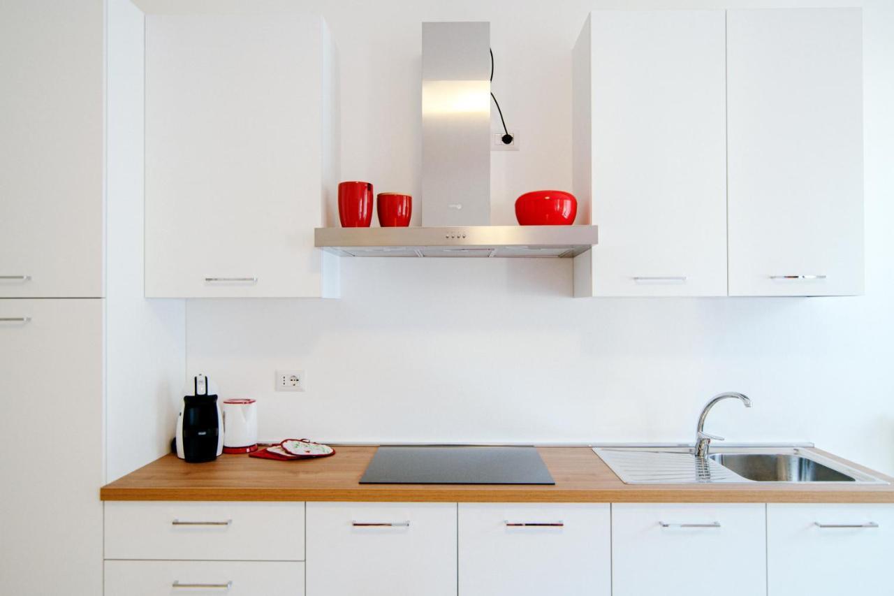 Dodo Red - The House Of Travelers Apartment Como Exterior photo